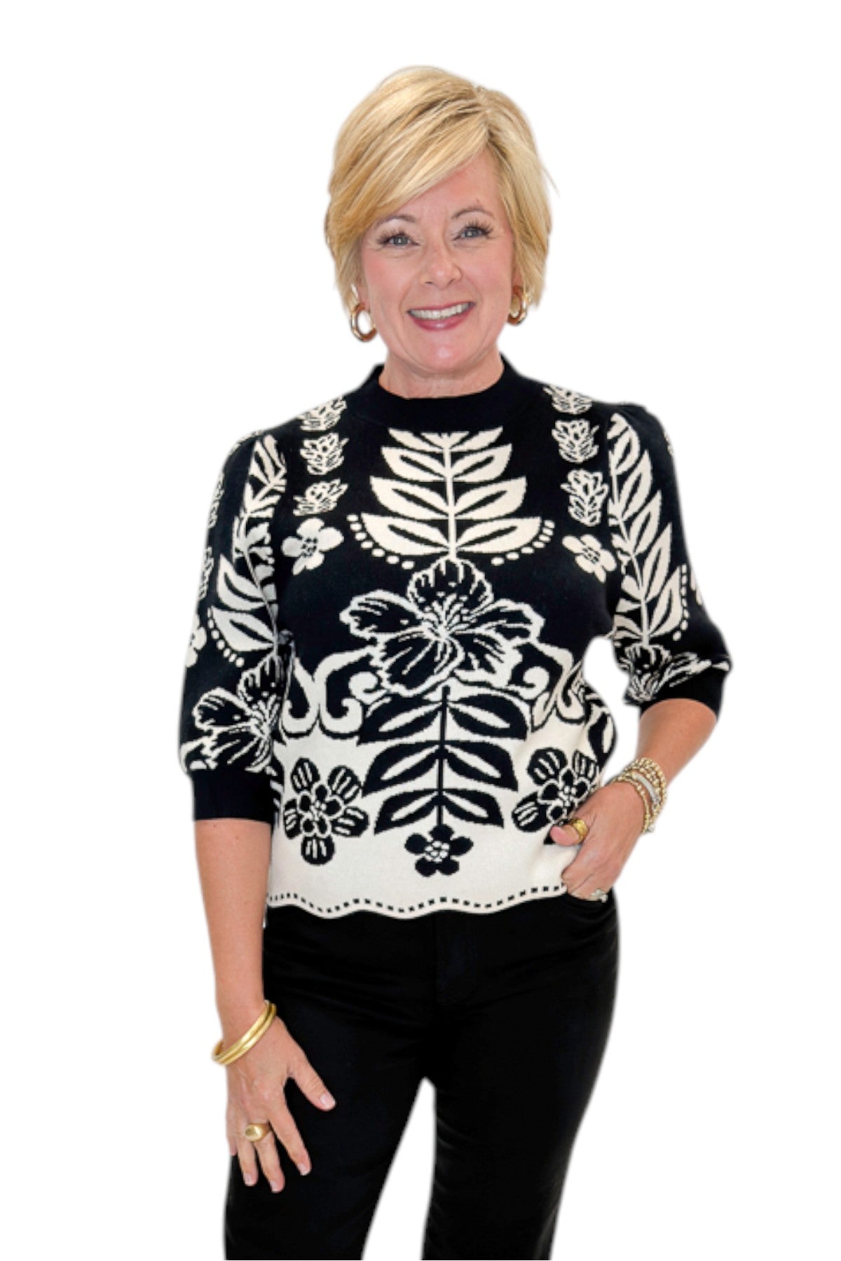 Front view of woman wearing Swagger Boutiqueās Black & Cream Printed Short Sleeve Sweater by THML with jeans against white studio background.
