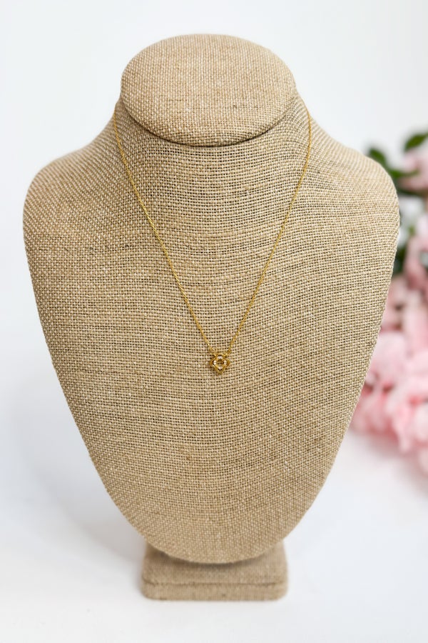 Caroline Clover Pendant Necklace 16-18"
