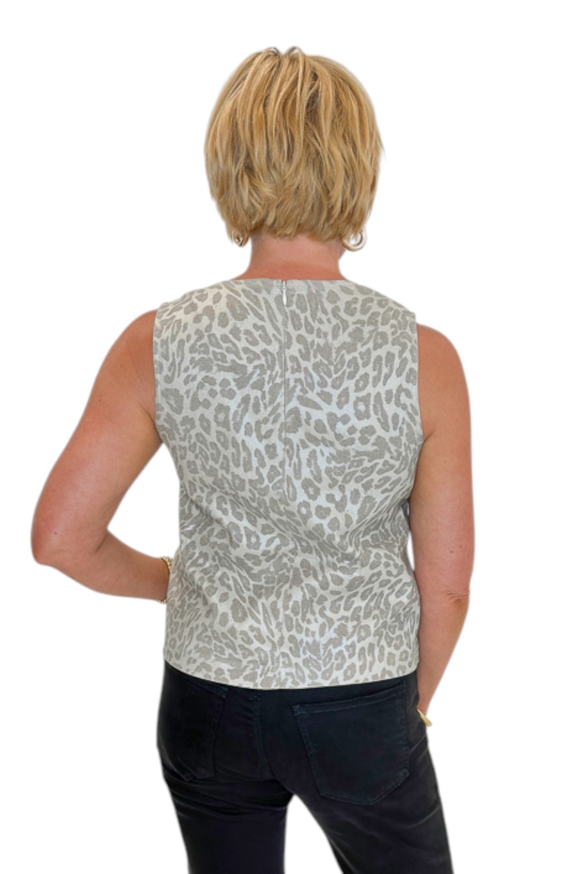 Back view of woman wearing Swagger Boutique’s Beige Metallic Leopard Print Tank with black jeans against white studio background.