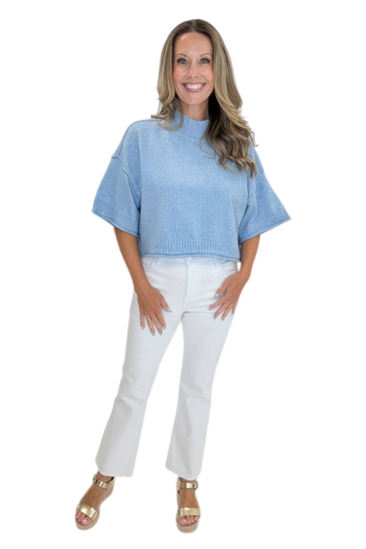 Front view of woman wearing Swagger Boutique’s Blue Ribbed Detail Short Sleeve Sweater with jeans against white studio background.