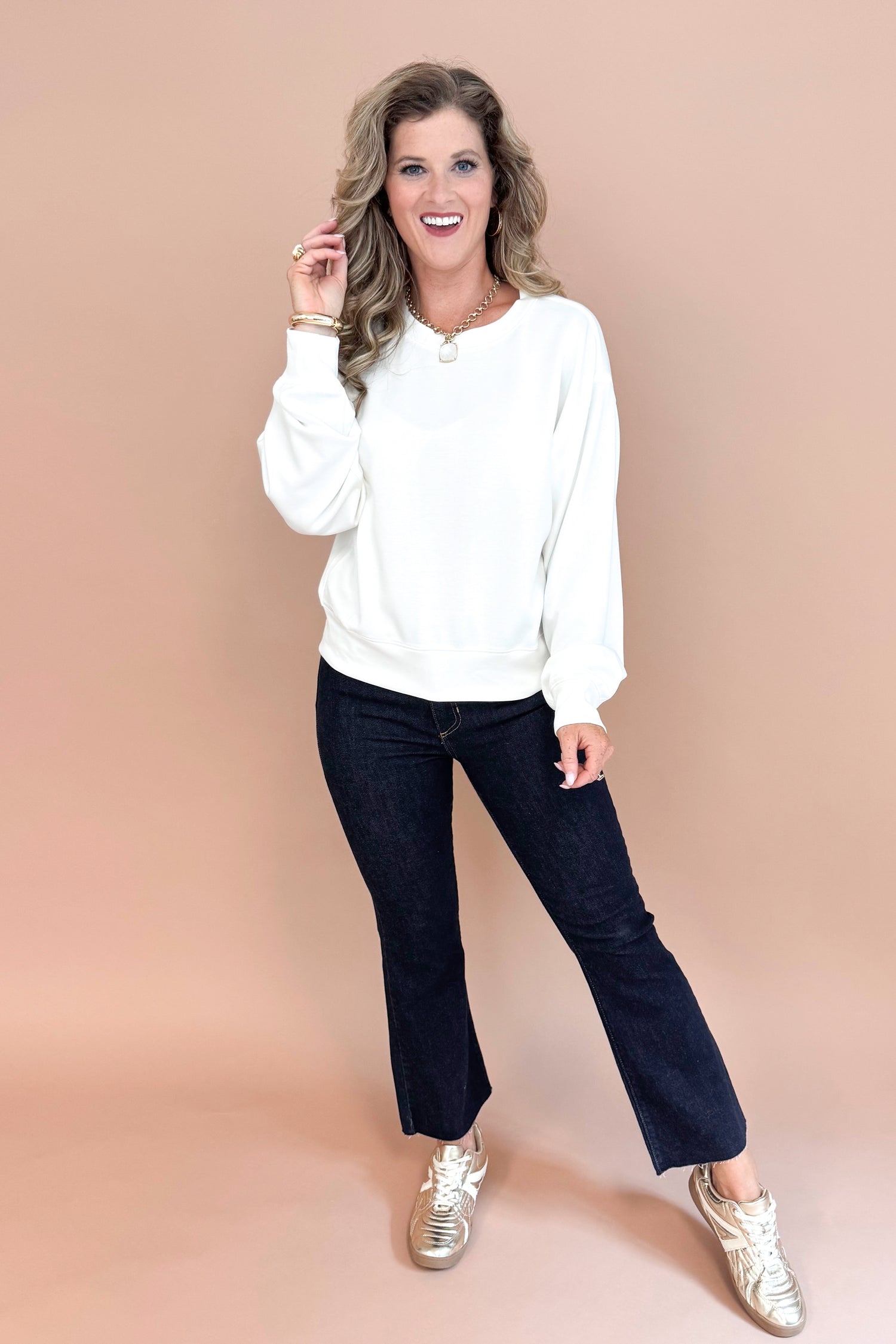 Women wearing White Crew Neck Sweatshirt and blue jeans front view. 