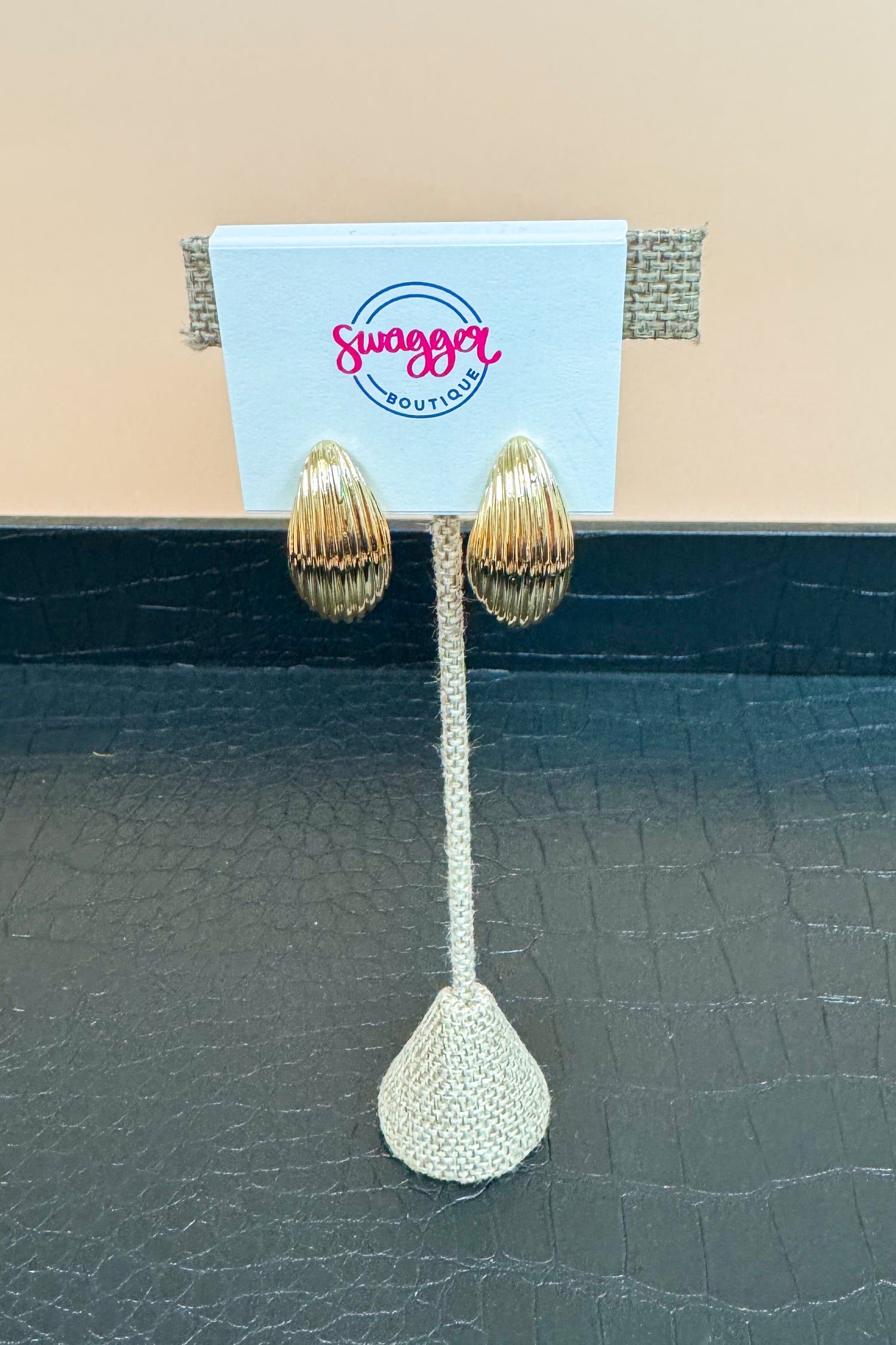 Ava Ribbed 1&quot; Teardrop Earrings