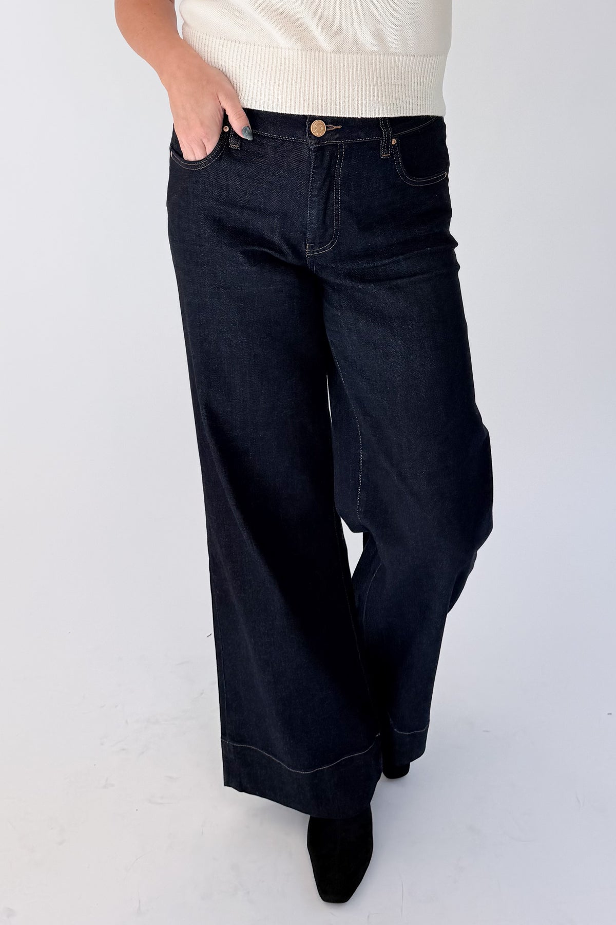 Front view of woman wearing Swagger Boutique’s sweater with Maya Wide Leg Jeans In Dark Wash- Amaze by Kut from the Kloth against white studio background.