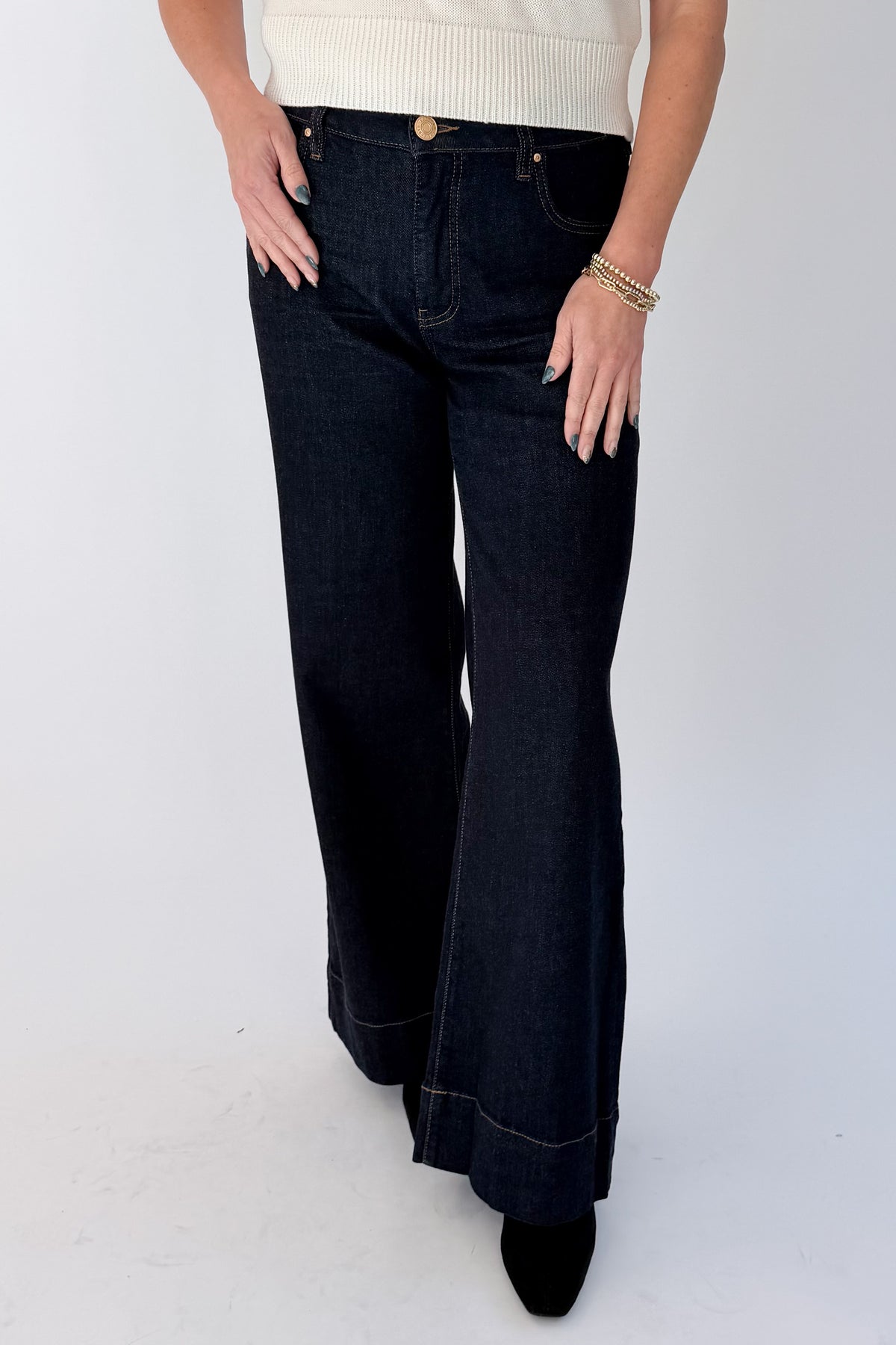 Front view of woman wearing Swagger Boutique’s sweater with Maya Wide Leg Jeans In Dark Wash- Amaze by Kut from the Kloth against white studio background.