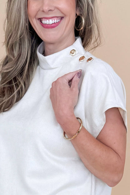 Front detailed view of woman wearing Cream Suede Top by THML and jeans with tan background.