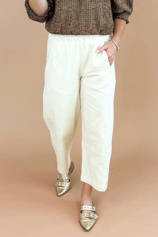 Late Checkout Ecru Barrel Jeans by Entro