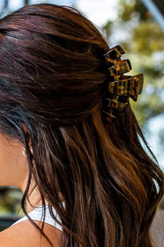 Medium Tortoise Claw Clip by Teletie